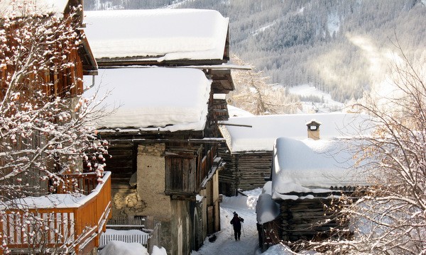 le quartier du villard a saint veran