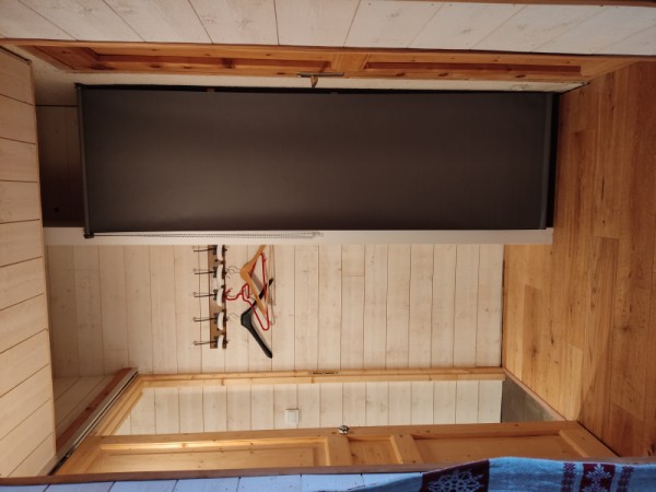 Petit hall entre la cuisine et la salle de bain