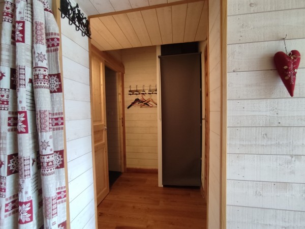 Hall entre la salle de bain et la chambre