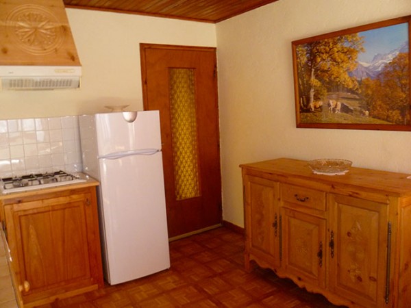 appartement-les-narcisses-saint-veran-4-personnes-coin-cuisine