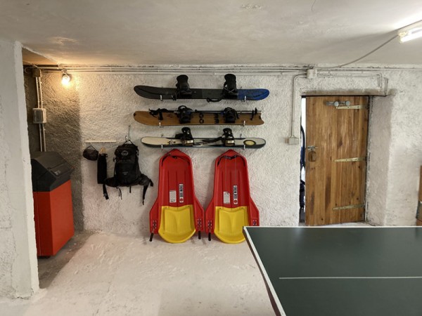 Ski room et salle de ping-pong