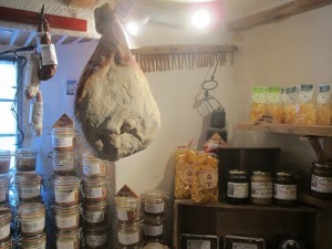 Terrines jambons, charcuterie